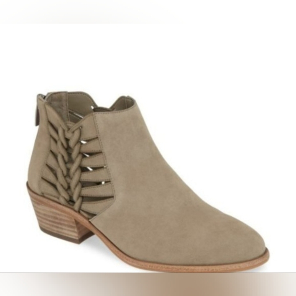 NEW Vince Camuto Women Prestetta Peekaboo Laser Cut Out Woven Shootie Bootie 10M